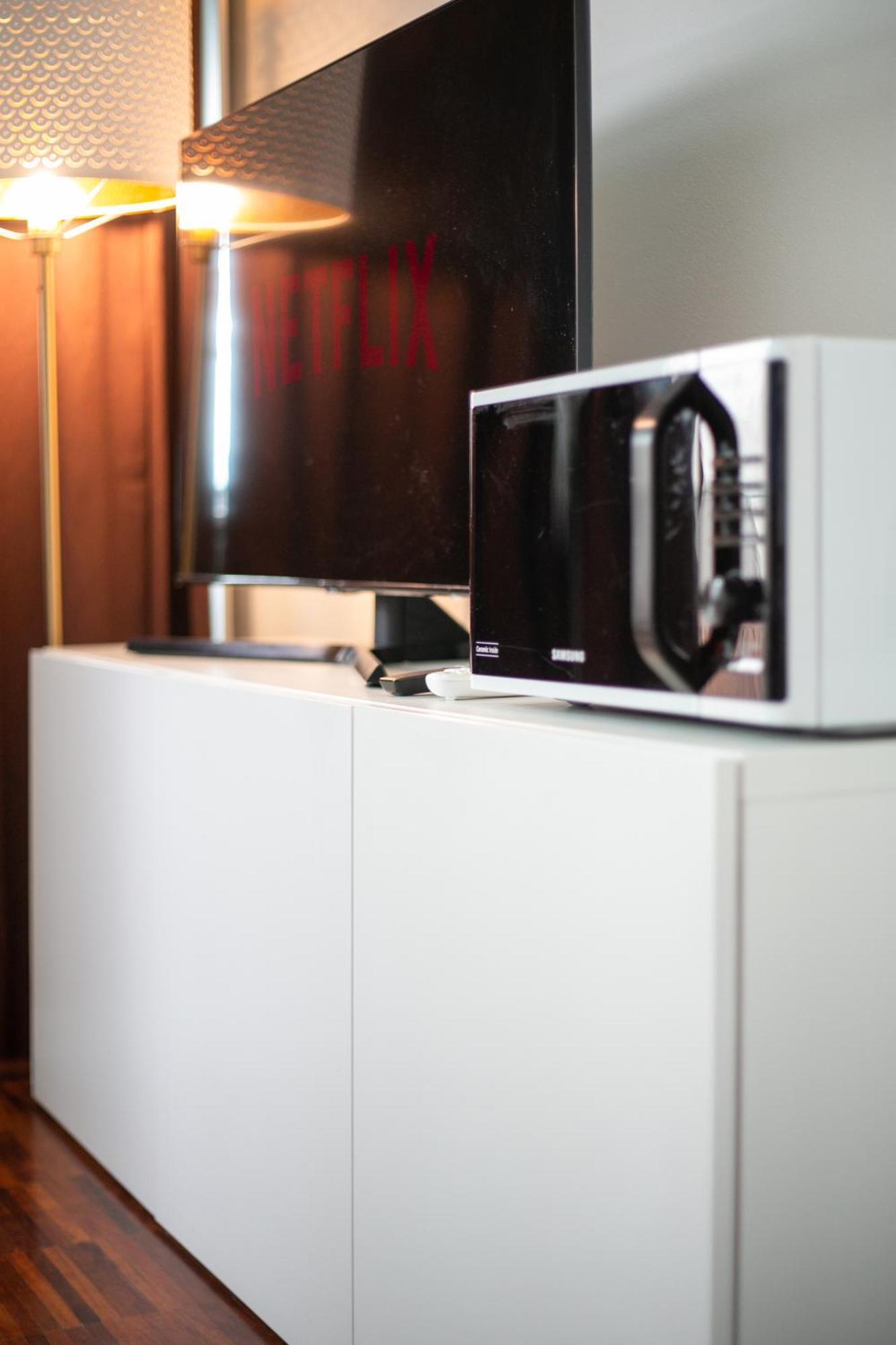 White And Brown Exclusive Loft With Terrace - Free Parking - M2 Station Apartment มิลาน ภายนอก รูปภาพ