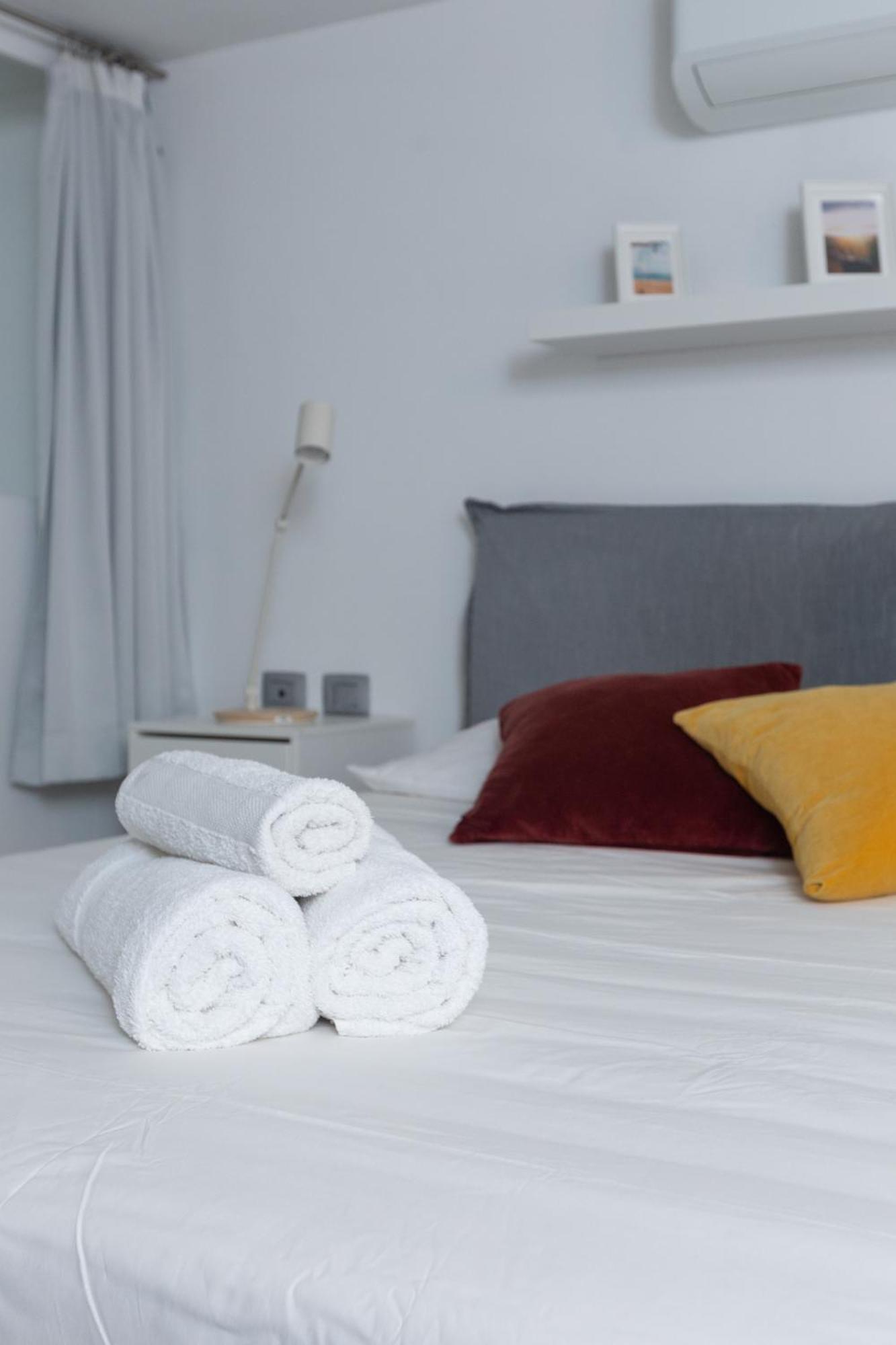 White And Brown Exclusive Loft With Terrace - Free Parking - M2 Station Apartment มิลาน ภายนอก รูปภาพ