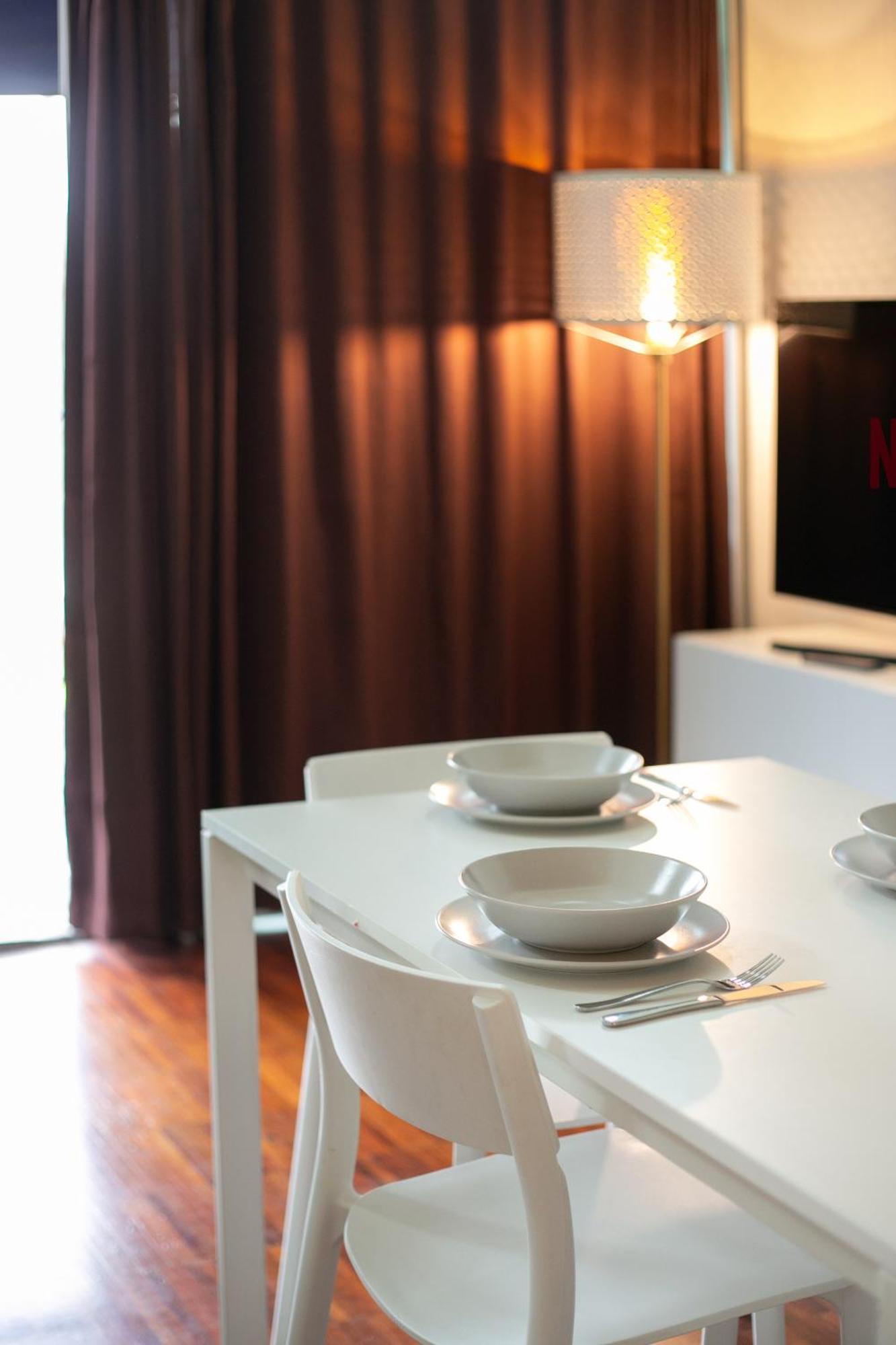 White And Brown Exclusive Loft With Terrace - Free Parking - M2 Station Apartment มิลาน ภายนอก รูปภาพ