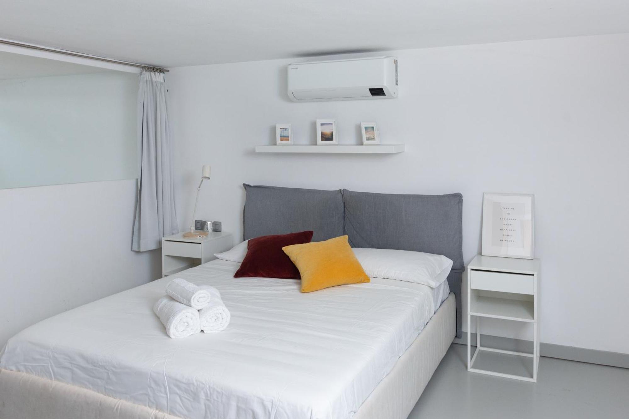 White And Brown Exclusive Loft With Terrace - Free Parking - M2 Station Apartment มิลาน ภายนอก รูปภาพ